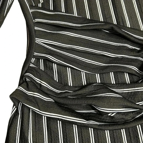 Dynamite front twisted knot black & white striped dress L,
Career,event,office - Picture 9 of 13
